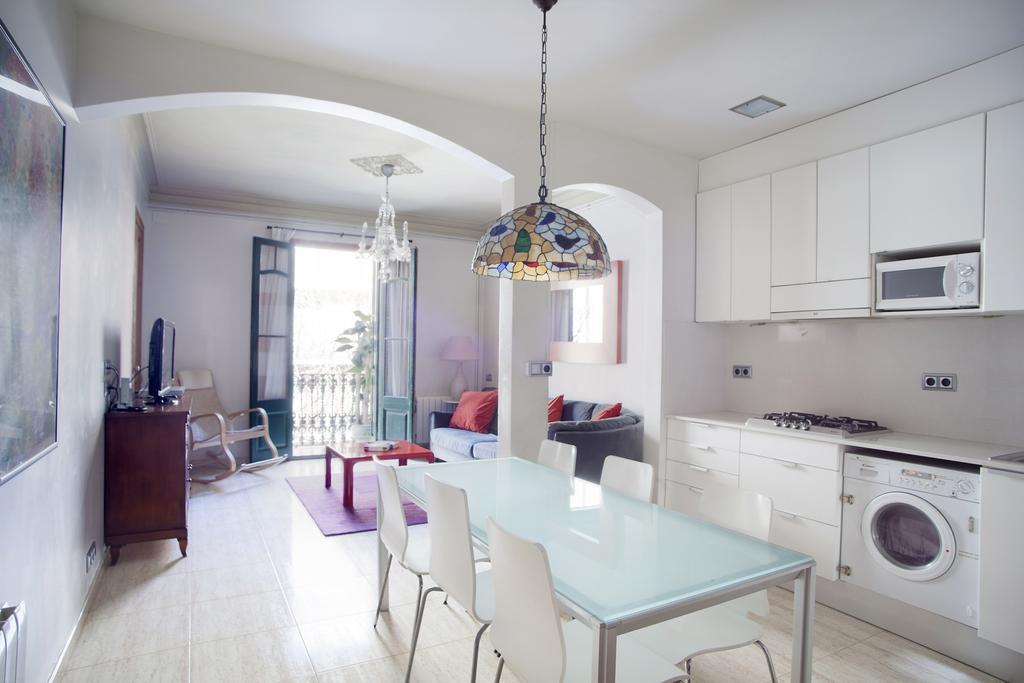 Aparteasy - Authentic Family Apartment, Barcelona